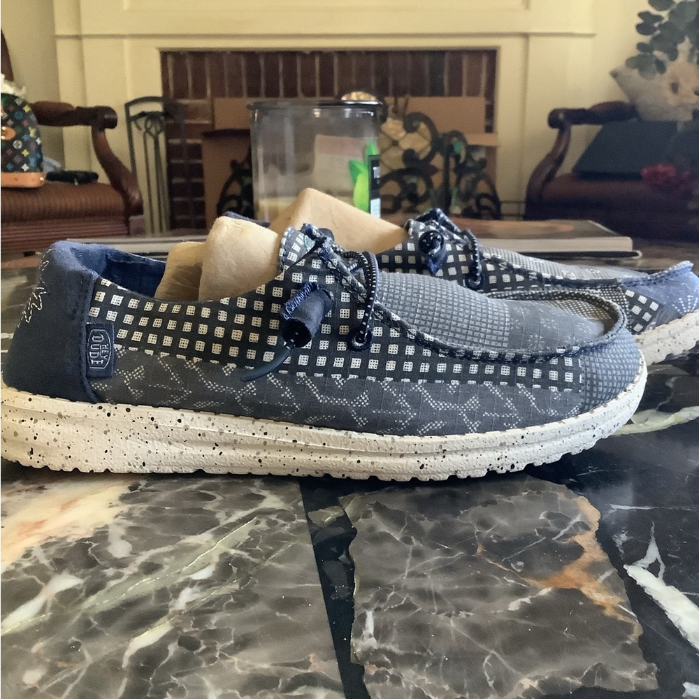 Hey dude Wendy’s blue floral patch deck shoes size 6